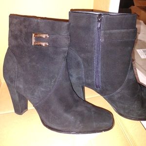 Boots size 10 suade